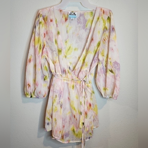 Future Collective Floral 3/4 Sleeve V-Neck Wrap Top Size Medium - Picture 5 of 8